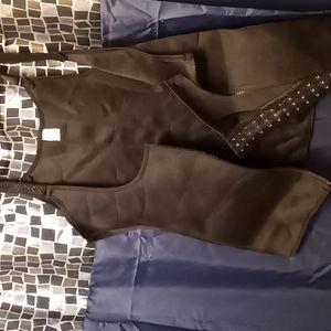 Exercise vest with adjustable waist